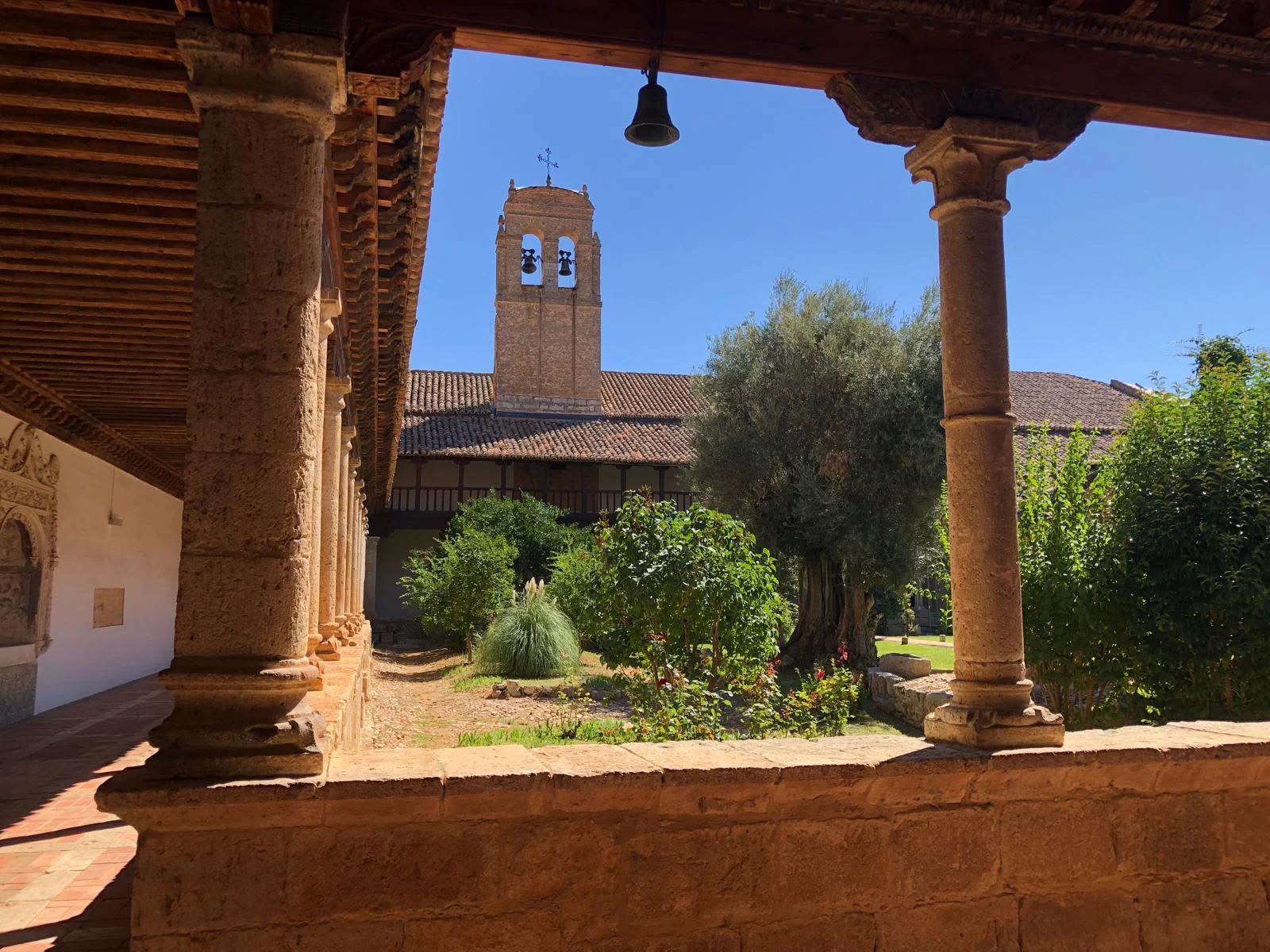 Cloister courtyard of the Monastery of Sancti Spiritus el Real