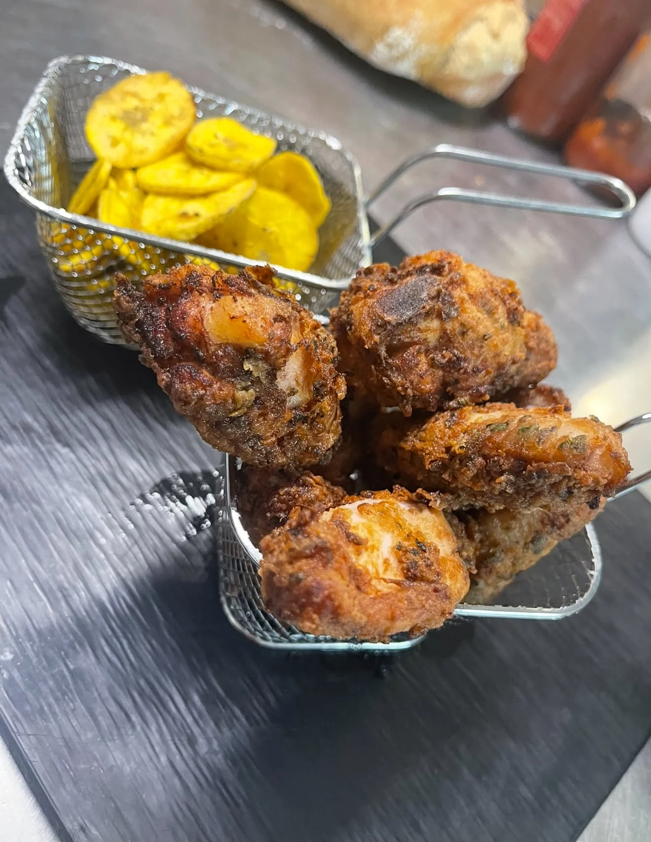 Fried chicken with potatoes at Taberna Malaspina