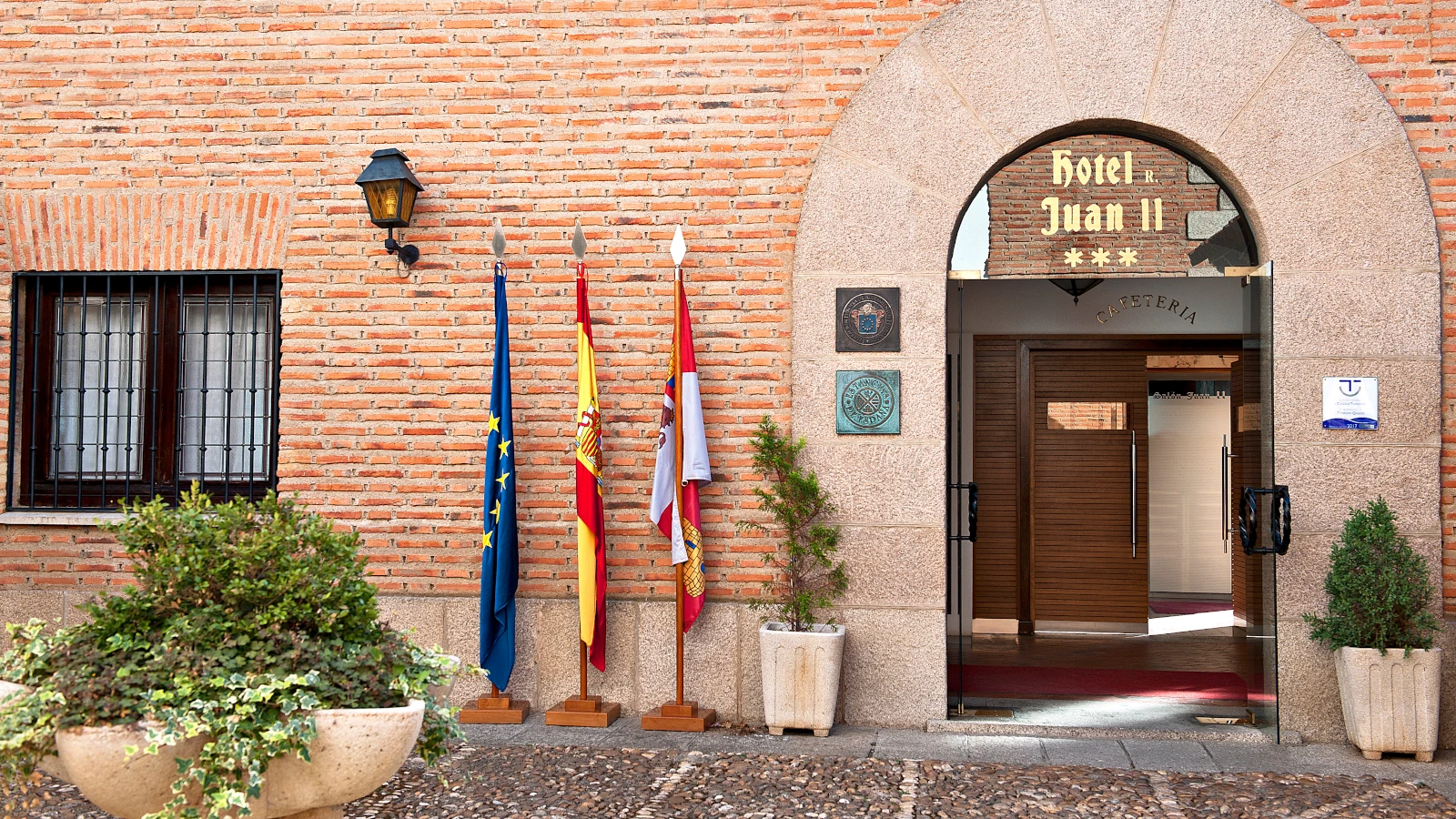 Entrada principal Hotel Juan II